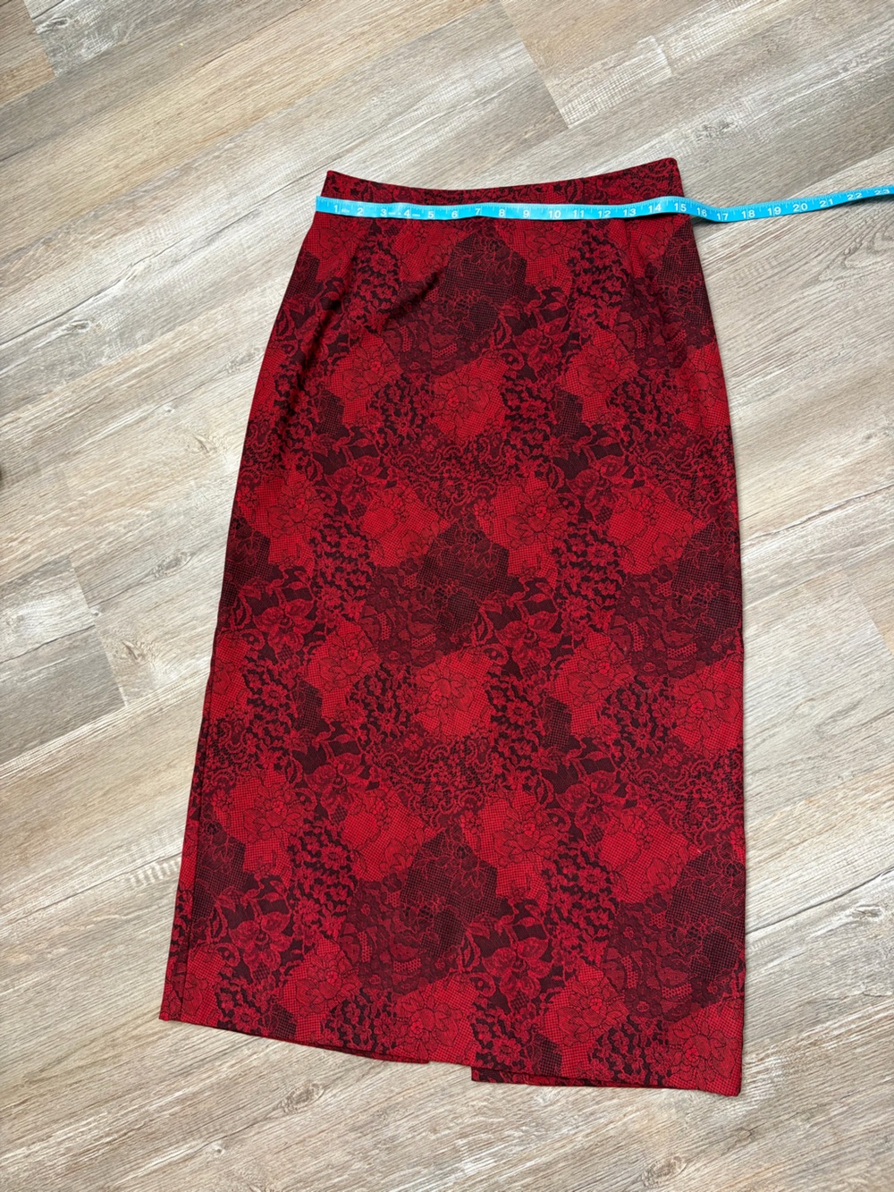 Briggs New York Red and Black Lace-Effect Pencil Skirt
